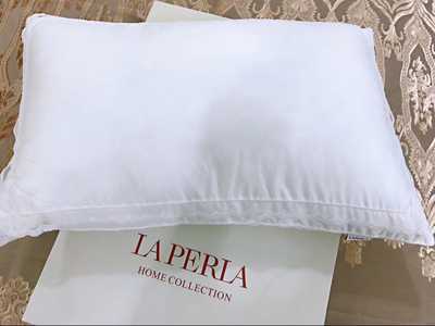 Подушка LAPERLA  с шелковым наполнителем c кружевом